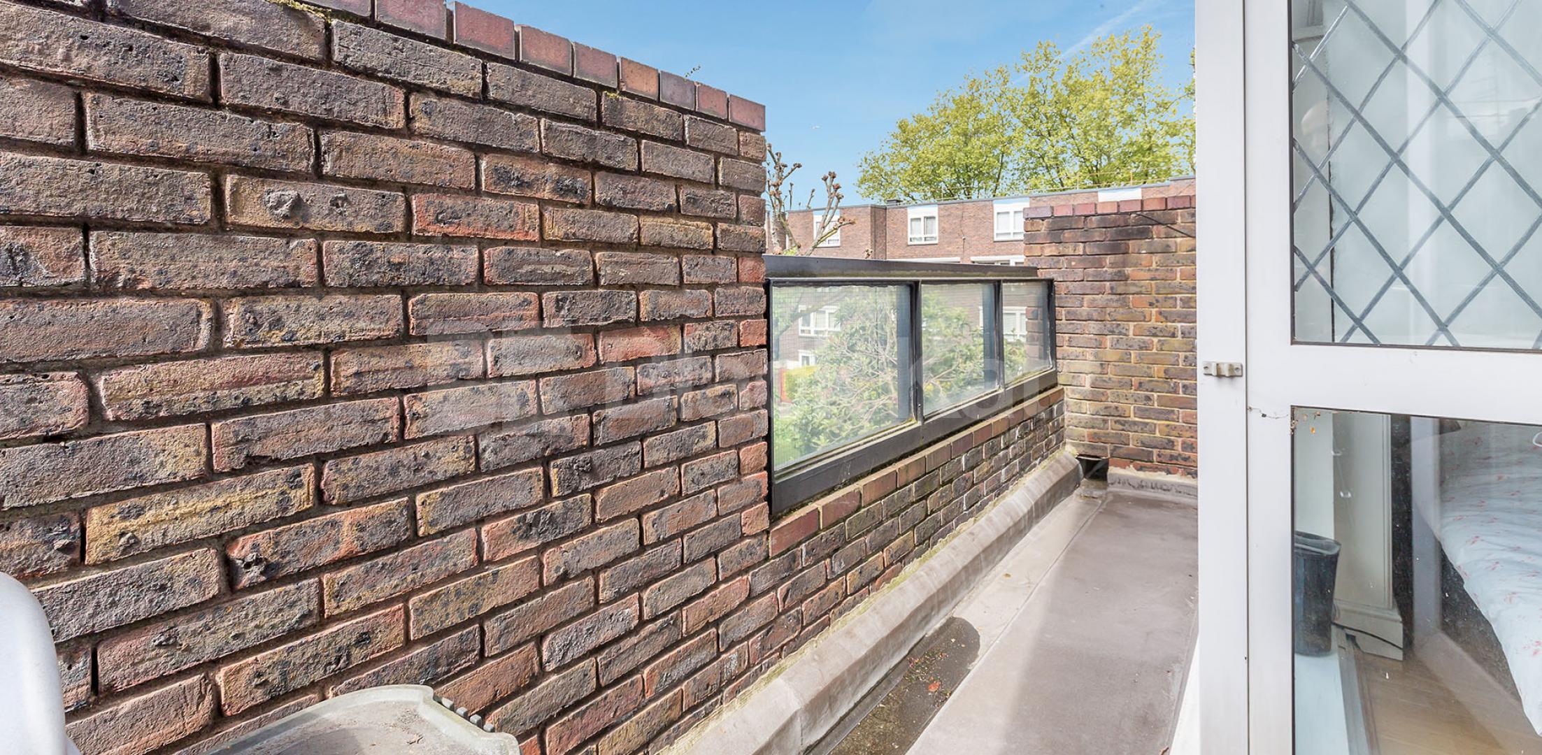 			3 Bedroom, 1 bath, 1 reception Flat			 Oakley Square, Camden